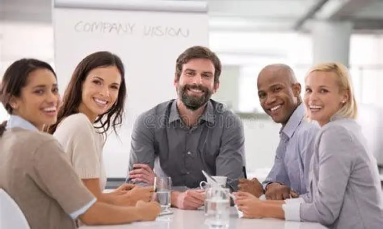 Workshop Perumusan Kredo Tim sedang merumuskan visi dan contoh kredo perusahaan