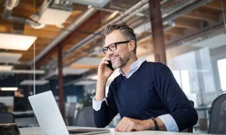 Panggilan telepon untuk mengatur jadwal pertemuan bisnis