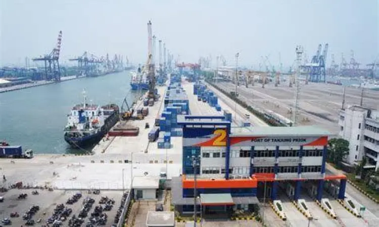 Aktivitas pelabuhan setelah konsolidasi Pelindo