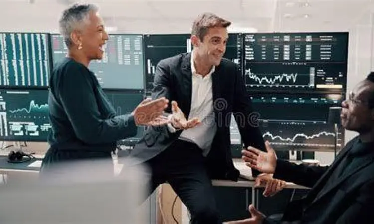 Tim manajemen usaha dagang sedang melakukan rapat strategi