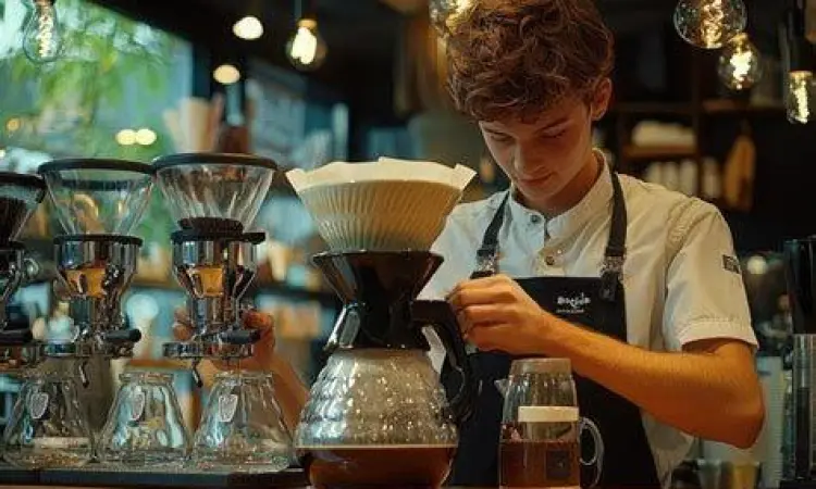 Barista sedang menyiapkan kopi di cafe modern